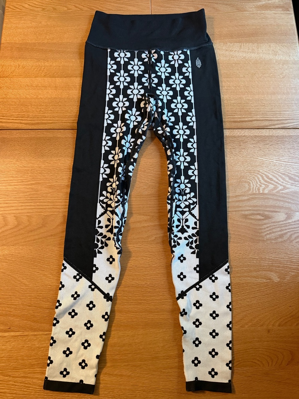 NWT FP Movement Myoko Jacquard Base Leggings Onyx Black White XS/S